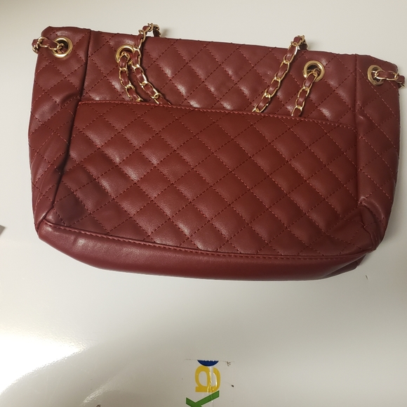 Large Quilted Handbag Wine Burgundy - Picture 11 of 16